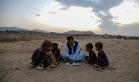 Над 2000 жертви на земетресенията в Афганистан - 1