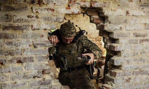 Русия се опитва да забави контраофанзивата в Южна Украйна - 1