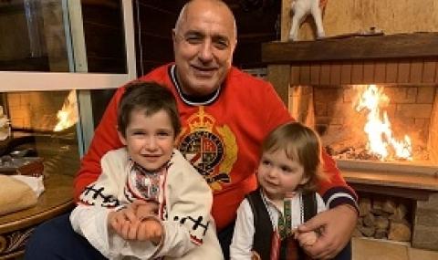 Борисов и Нинова със семейни снимки от Бъдни вечер - 1