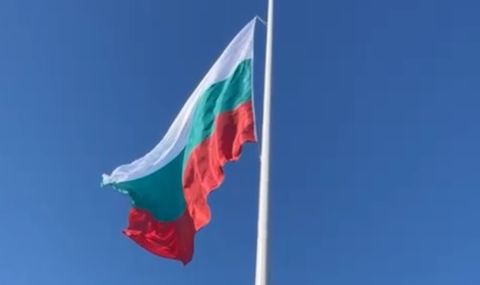 Българският трибагреник вече се вее от пилона на Рожен - 1