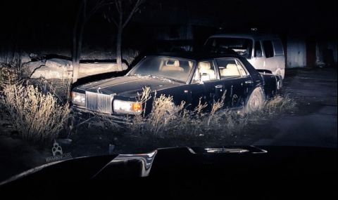 Изоставен Rolls-Royce гние под открито небе - 1