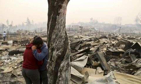 Горските пожари изпепелиха цял град в Чили (СНИМКИ) - 1
