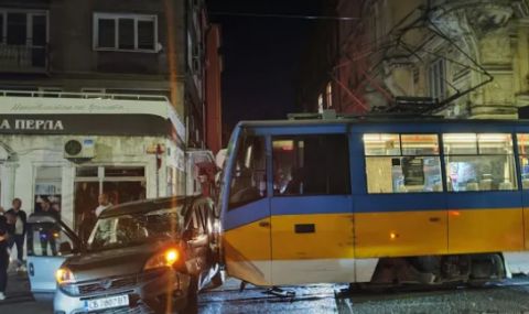 Катастрофа между кола и трамвай  в столицата  - 1