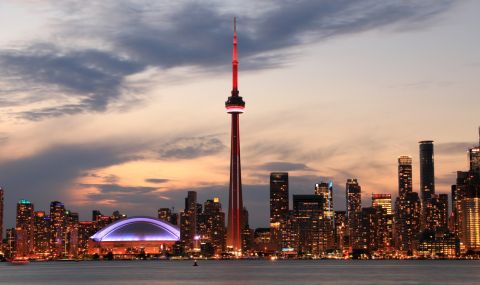 Мълния удари популярната Си Ен Тауър в Торонто (ВИДЕО) - 1