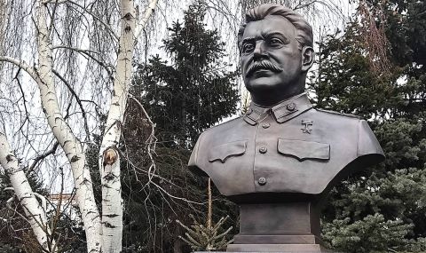 Бюст на Сталин бе открит с тържествена церемония във Волгоград - 1