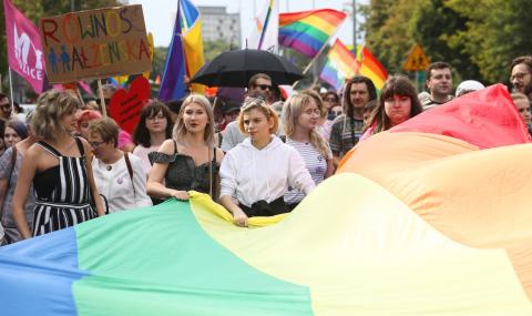 Критикуват Полша заради отношението към гейовете - 1