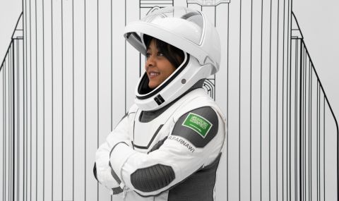 Първата арабка-астронавт се показа в летателен костюм - 1