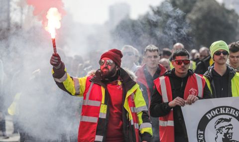 Сенатът във Франция гласува за увеличаване на пенсионната възраст - 1