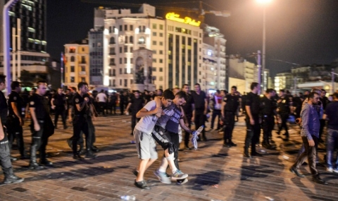 Турските власти арестуваха 120 души в неуспелия преврат - 1
