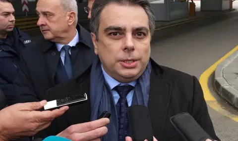 Асен Василев за решението на "Лукойл" да продаде бизнеса си у нас: Радвам се, че официално са обявили това - 1