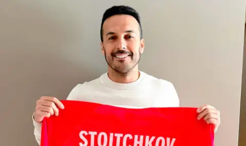  Световен шампион позира с фланелка на Христо Стоичков - 1