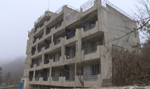 Дом на ужасите: Какво се случва зад стените на дома за психично болни в Качулка - 1