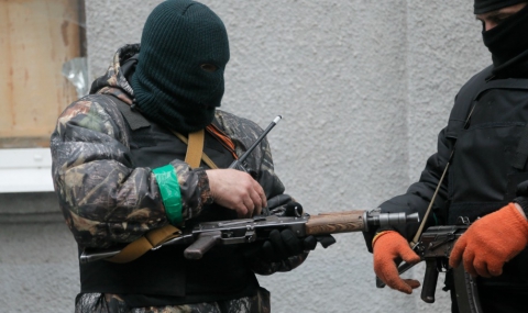 Украйна започна силова акция срещу проруски активисти, има убити - 1