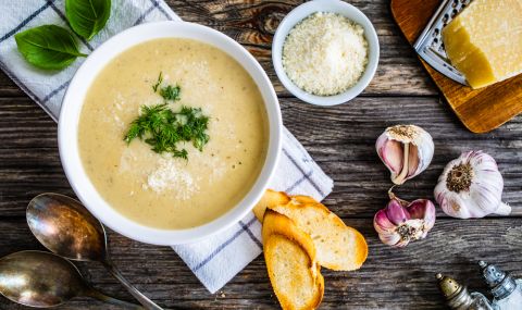 Рецепта на деня: Ароматна чеснова супа - 1