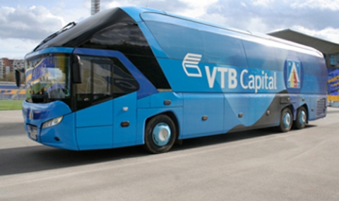 Вандали потрошиха клубния автобус на Левски - 1