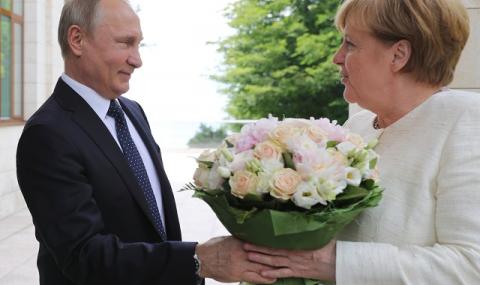 Рози от Путин за Меркел (СНИМКИ) - 1
