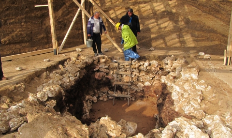 Олтар на древна жрица откриха в Свещари - 1
