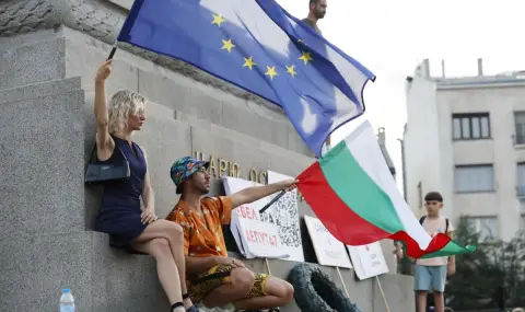 Протестите излизат от отпуск - 1