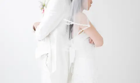 Младоженец си отмъсти на невярната си булка пред олтара със секс запис - 1