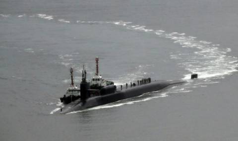 Напрежение! US подводница пристигна в Южна Корея - 1