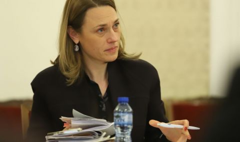 Ива Митева: Машинното гласуване е правилният избор, не хартиените бюлетини - 1