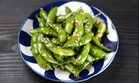 Рецепта на деня: Едамаме с пармезан и чесън - 1