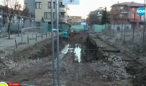 Residents of a metropolitan quarter: We breathe dust and walk in mud  - 1