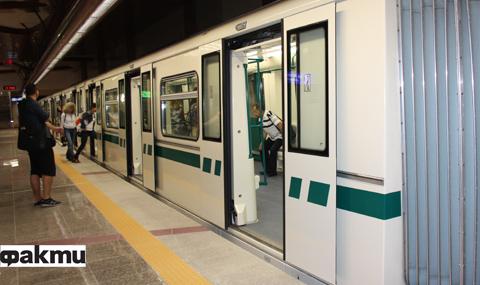 Мъж се хвърли под метрото в София, остана без крак - 1
