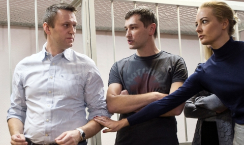 Московски съд осъди братята Навални - 1