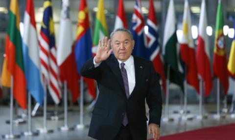 Назарбаев сравни международната обстановка с Карибската криза от 60-те - 1