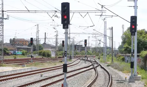 Бързият влак София - Бургас е с голямо закъснение заради инцидент с товарен влак между гарите Кермен и Коньово - 1