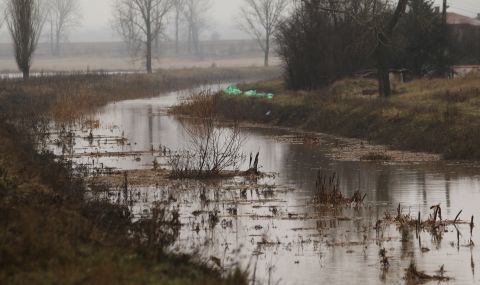 Опасност от наводнения през уикенда във водосборите на Искър, Марица и Места - 1