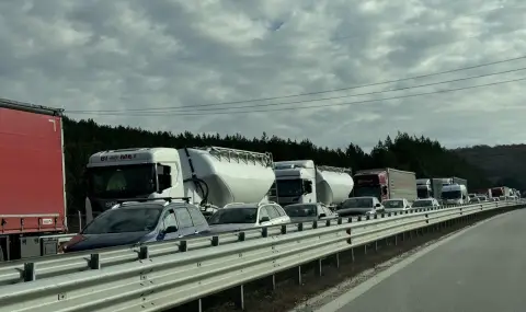 Заради трите почивни дни: Очаква се засилен трафик по основните пътища и магистрали в страната - 1