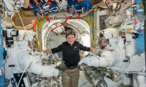 Астронавтка постави рекорд за престой в космоса - 1