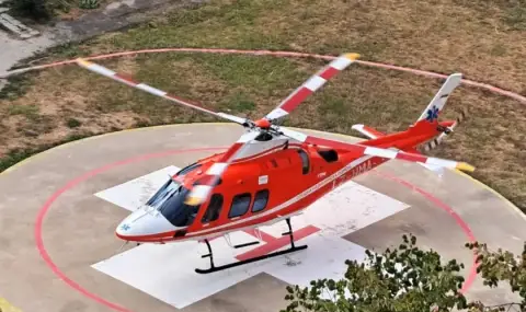 Дядо опита да гаси сам пожар в дома си, озова се в медицинския хеликоптер - 1