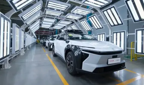 Toyota започна серийно производство на автономни таксита - 1