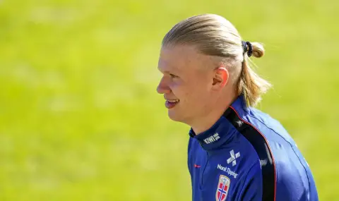 Холанд добави към колекцията си специален Мерцедес за 400 хиляди евро  - 1