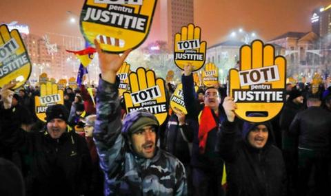 Масов протест на румънци срещу корупцията - 1