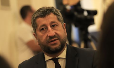 Христо Иванов: Пеевски посяга към символа на българската държавност- Велико Търново  - 1