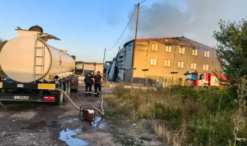 Пожар в склад за фолио и опаковъчни материали в столичния квартал "Илиянци". (ОБНОВЕНА) - 1