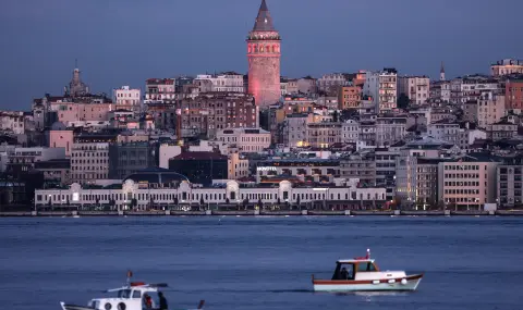 Ship passage through the Bosphorus temporarily suspended  - 1
