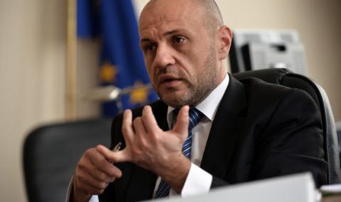 Томислав Дончев: Не ме вкарвайте в интрига коя фабрика на кого е! - 1