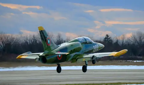 Why are Bulgarian fighter pilots learning to fly the L-39ZA Albatross?  - 1