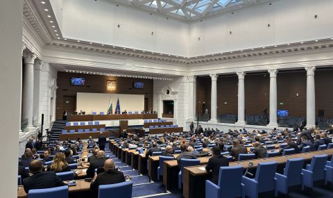 Трима нови депутати се заклеха в Народното събрание - 1