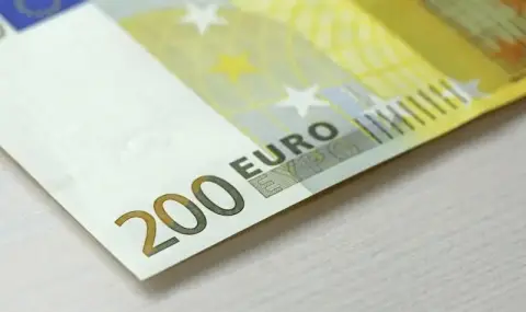 Касиерка отказа покупка заради 200 евро - не разпознавала банкнотата - 1