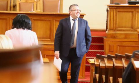 Николай Нанков: Забавлявам се с политическите заклинания на новата “великолепна тройка” - 1