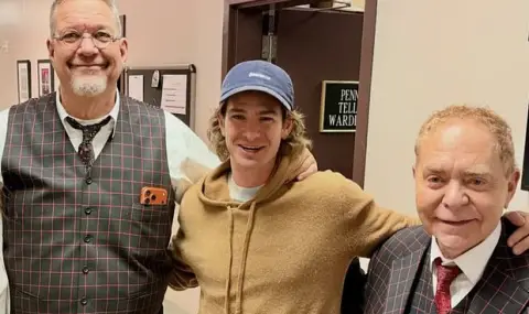 Андрю Гарфийлд изненада феновете с драстична промяна във външния си вид - 1