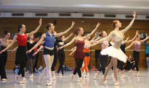 100 балерини танцуват за Маша Илиева в &quot;Спящата красавица&quot; - 1