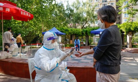 Пекин предупреди за взривоопасна епидемия от COVID-19 - 1