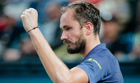 Daniil Medvedev defeated Tommy Paul and is in the semifinals in Shanghai - 1